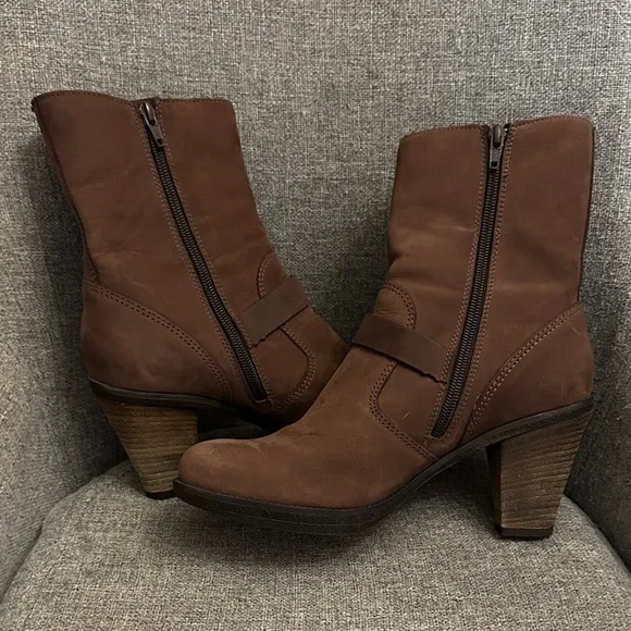 La CANADIENNE Brown Combat Boots - Picture 4 of 6